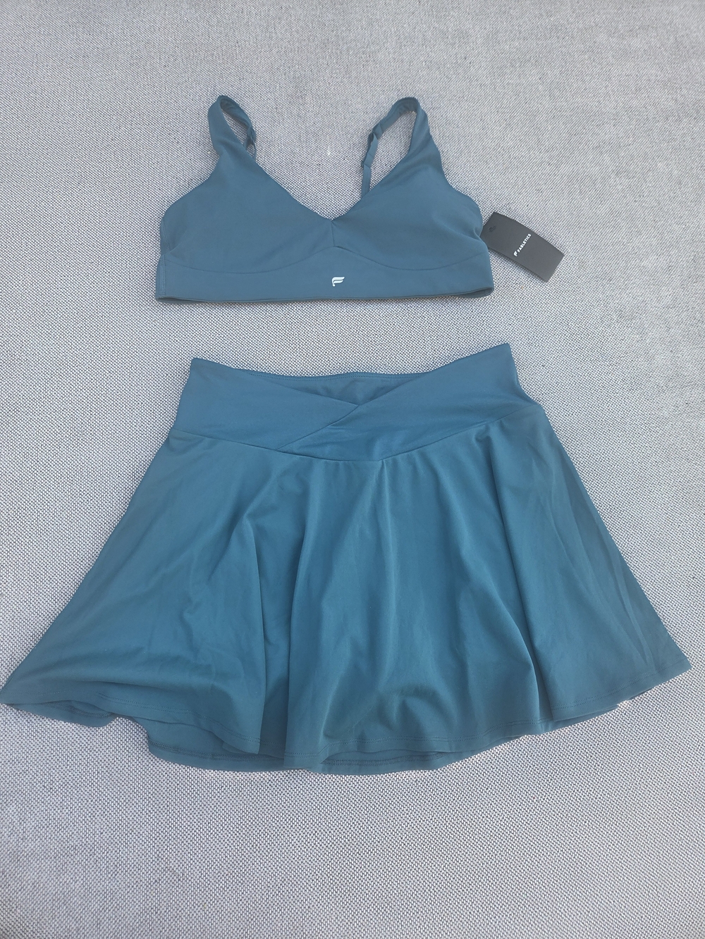 ✨ Fabletics Matching Activewear Set Teal Sports Bra & Skort NWT Size L ✨